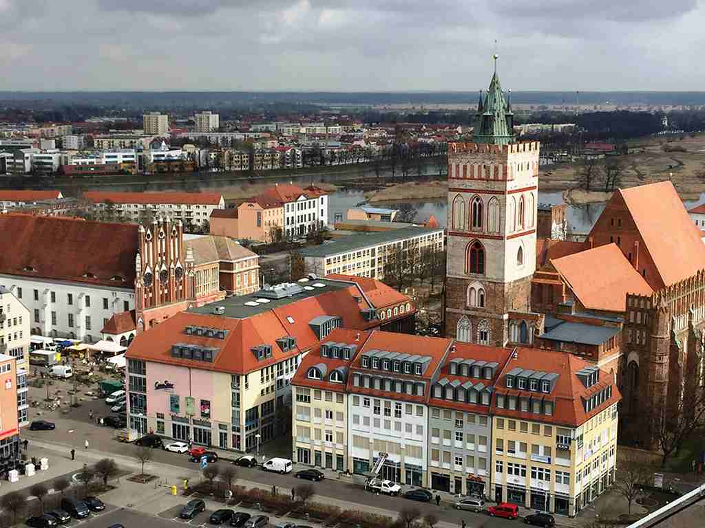 Hotel City Residence Frankfurt (Oder) - Brunnenplatz mit Marienkirche